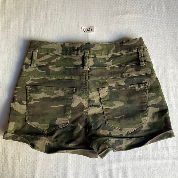 No Boundaries Women Summer Jean Shorts Denim size 26, Green Camo - Picture 8 of 8